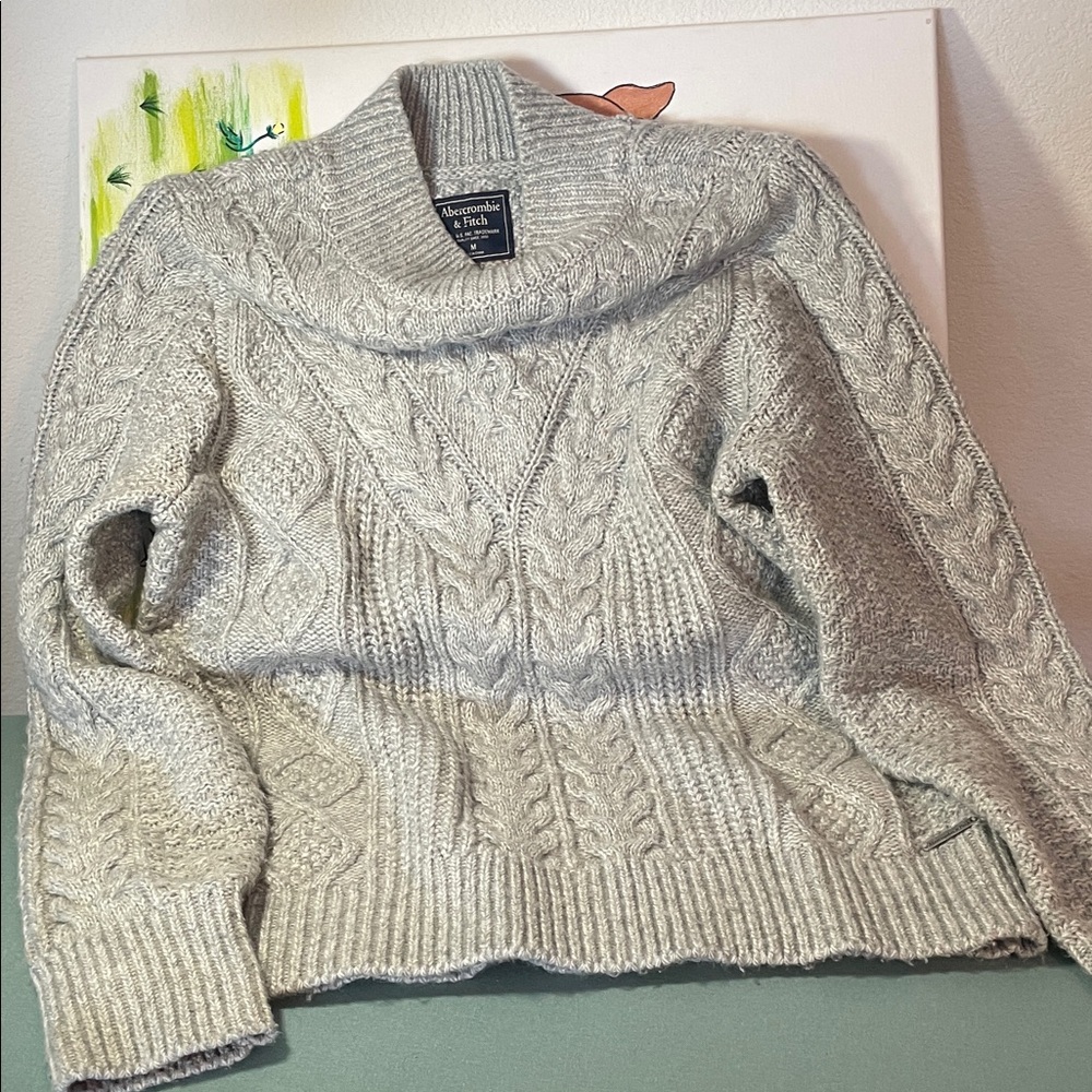 Abercrombie & Fitch Light Gray Cable Cowl Sweater size Medium